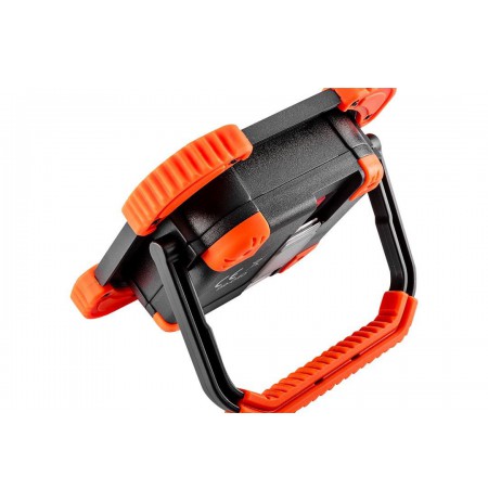 Battery floodlight 750+250 lm COB
