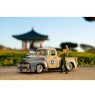 Auto Street Fighter 1956 Ford Pickup with Guile 1:24 Simba JADA Figure